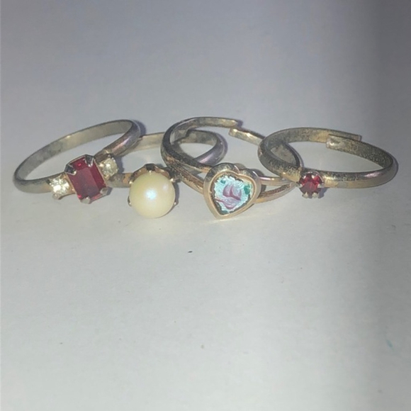 Lot of 4 Vintage Adjustable CZ Rhinestone Enamel Faux Pearl Boho Rings - Picture 1 of 5